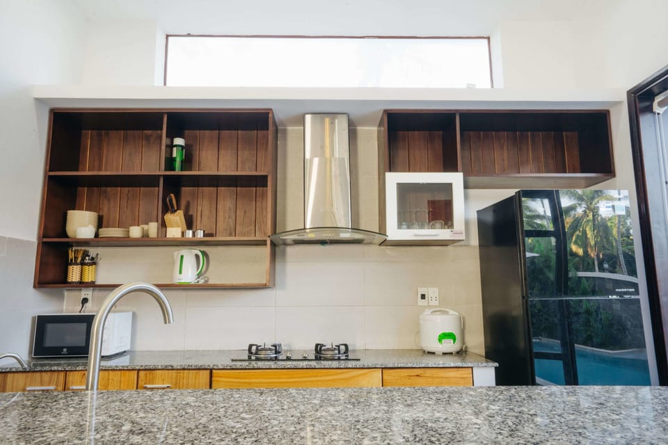 Villa, 4 Bedrooms | Private kitchen | Fridge, microwave, oven, stovetop