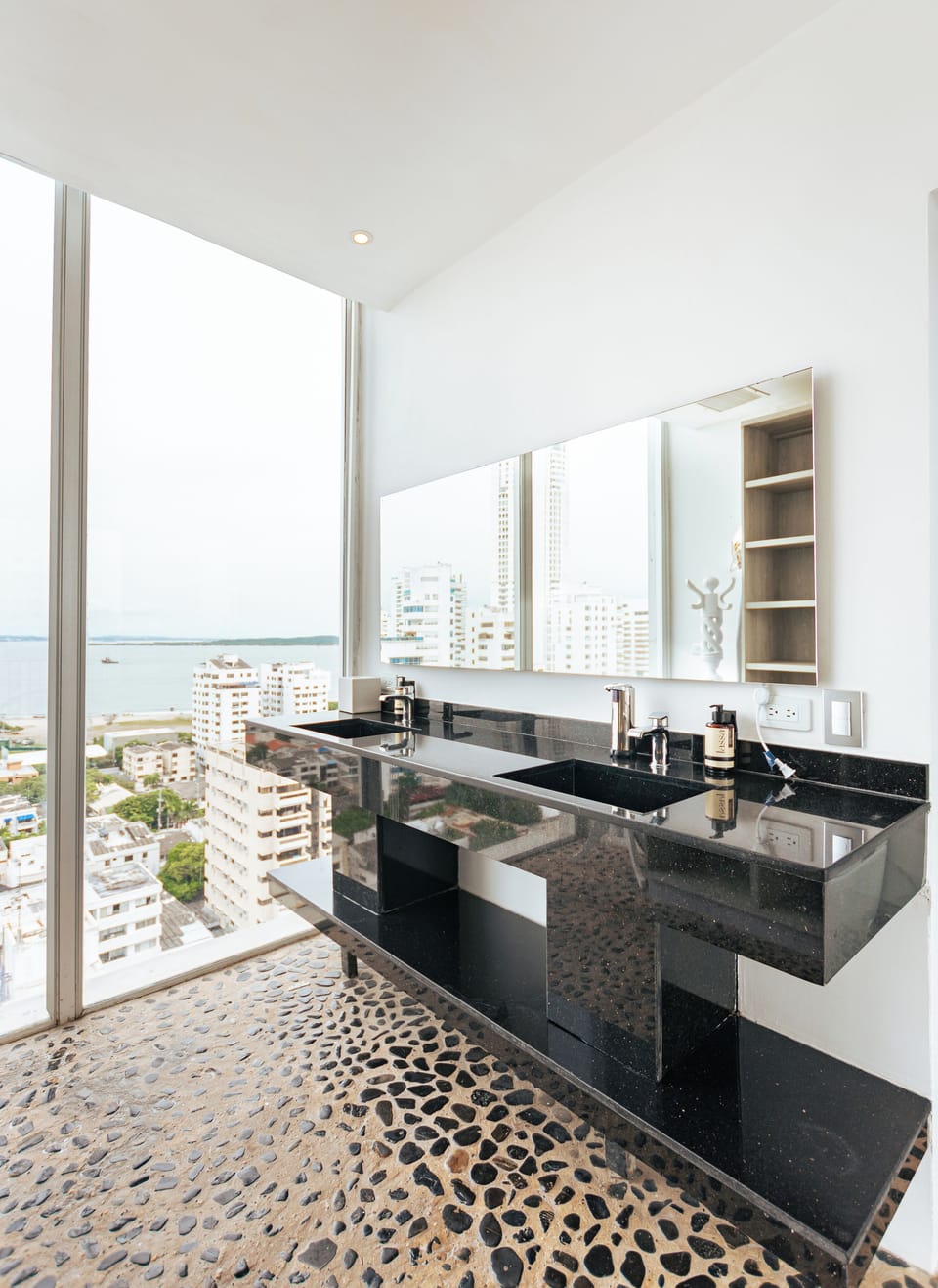 Superior Suite, 1 King Bed, Jetted Tub | Bathroom | Free toiletries, hair dryer, towels, soap