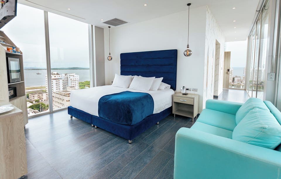 Superior Suite, 1 King Bed, Jetted Tub | Premium bedding, minibar, in-room safe, soundproofing