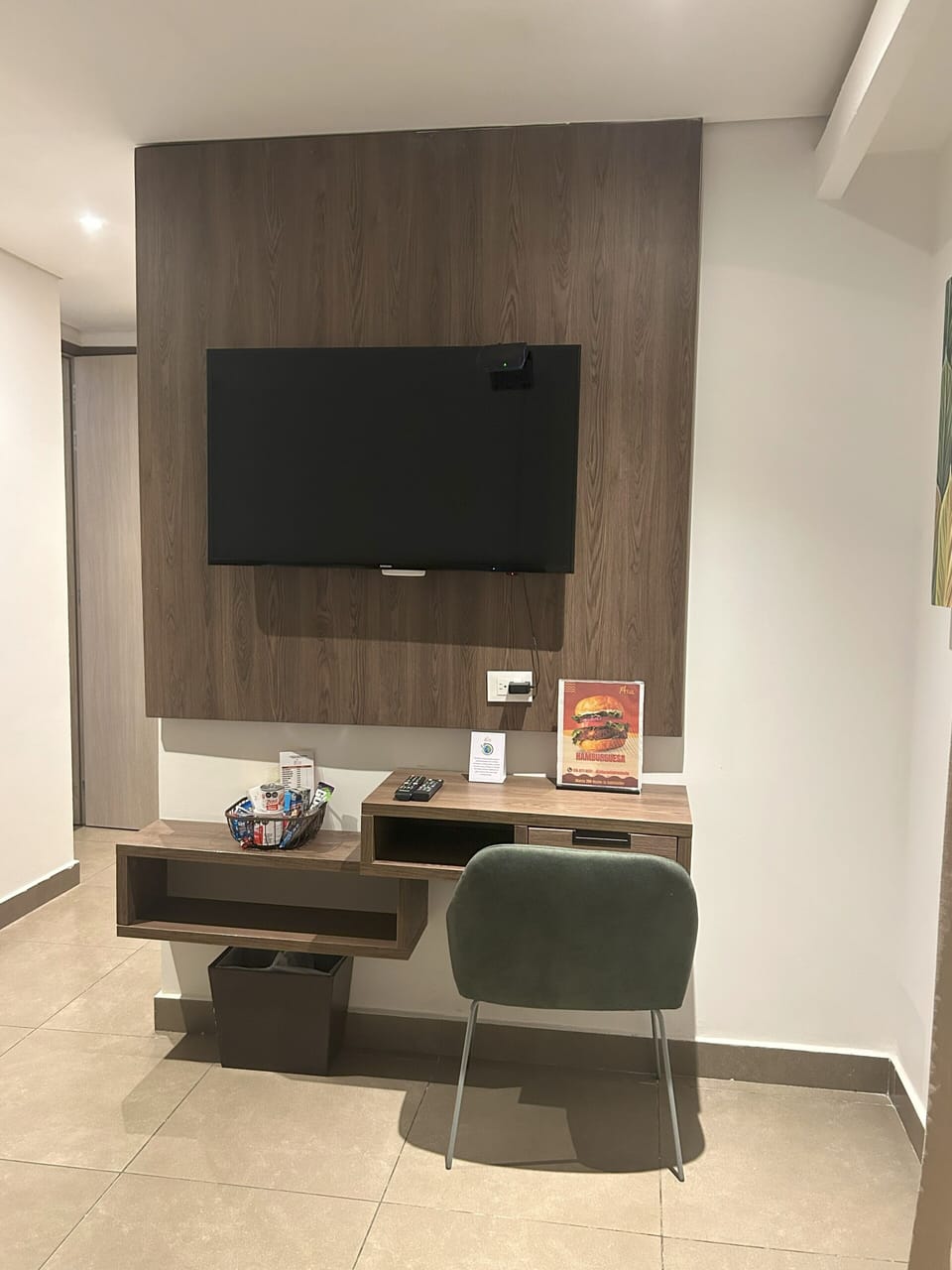 Business Room, 1 Double Bed, Non Smoking - No view | Living area | 51-inch flat-screen TV with satellite channels, TV