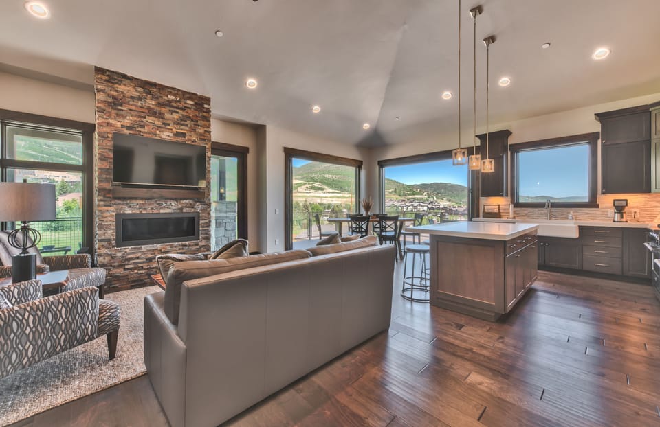 Luxury Condo, 2 Bedrooms, Balcony, Mountain View | Living area | 45-inch flat-screen TV with cable channels, TV, Netflix