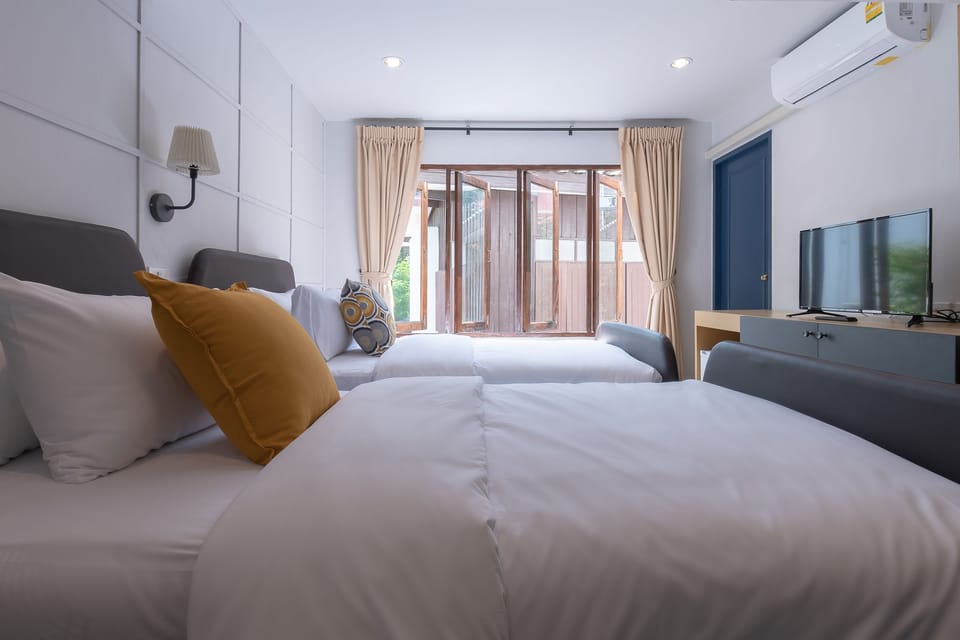 Twin Room | Blackout drapes, free WiFi, bed sheets