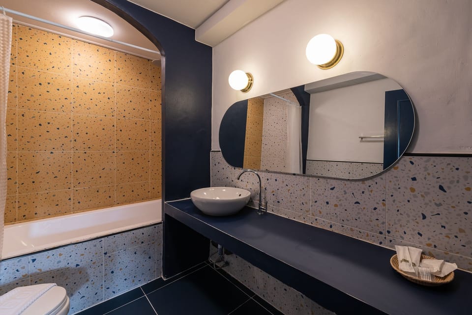 Deluxe Double Room  | Bathroom | Free toiletries, hair dryer, slippers, towels