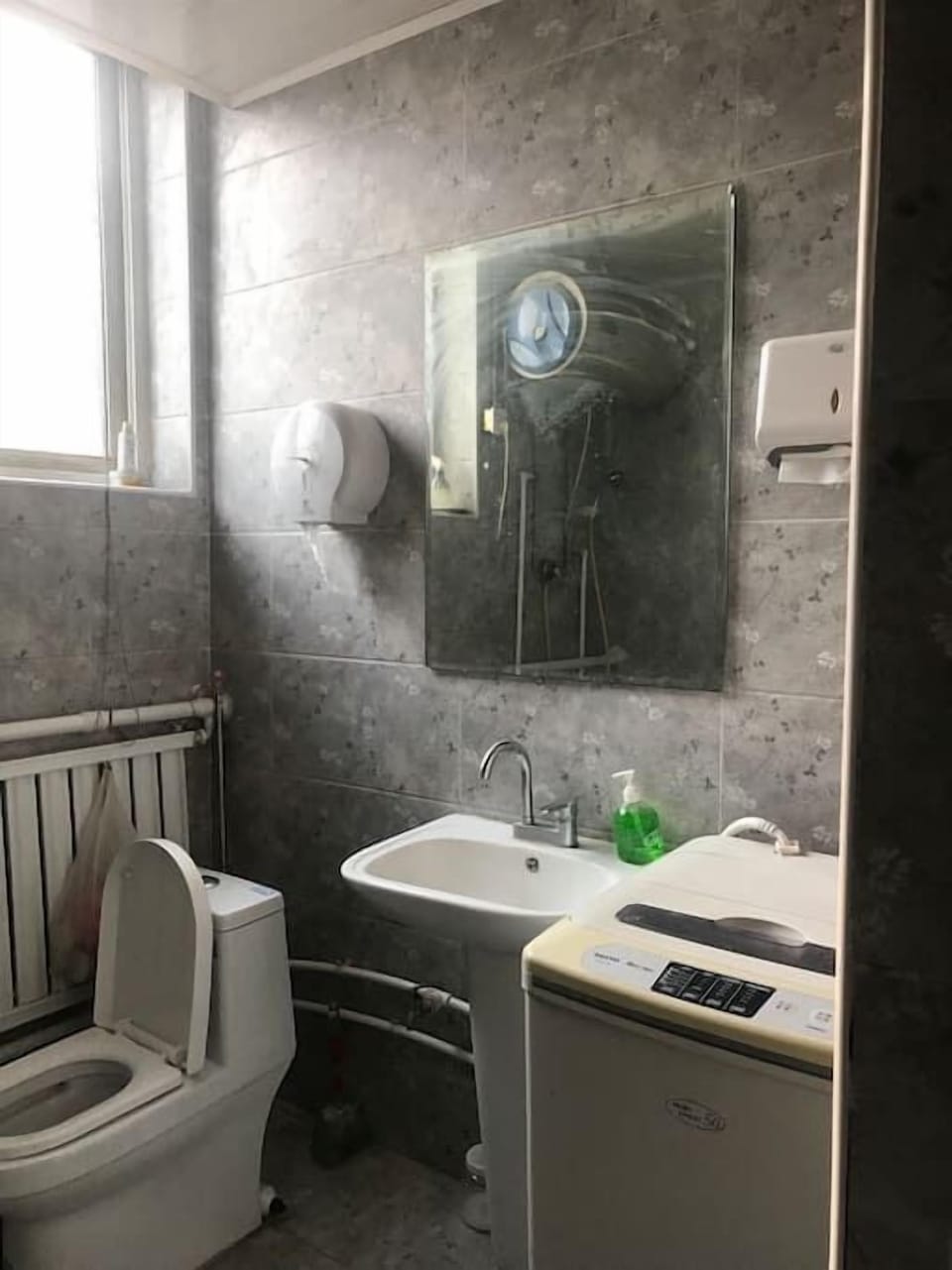 Comfort Twin Room | Bathroom | Shower, free toiletries, hair dryer, slippers