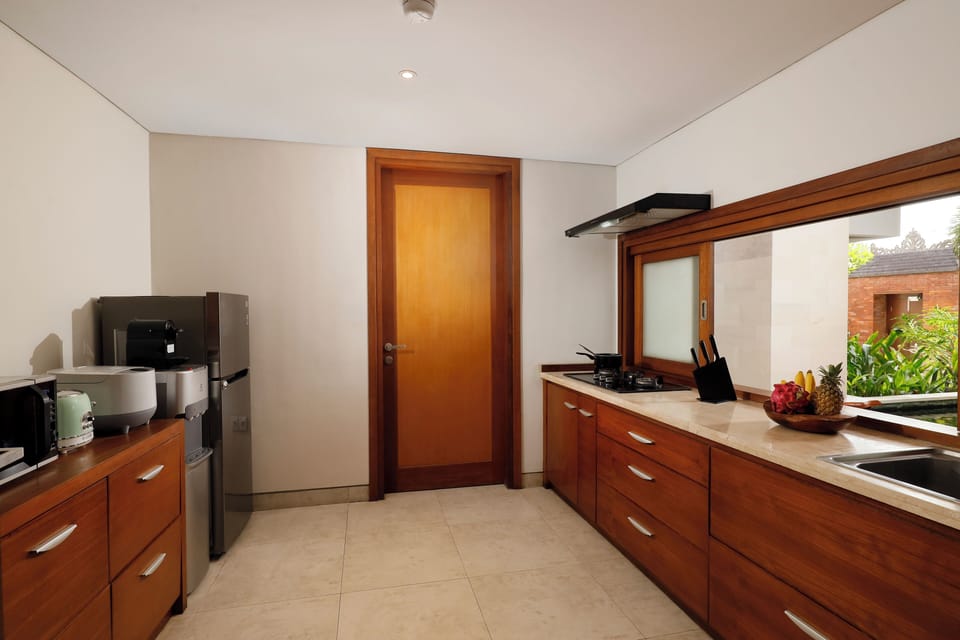 9 Bedroom Pool Villa | Bathroom | Deep soaking tub, free toiletries, hair dryer, slippers