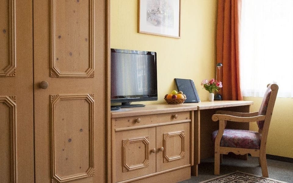 Standard Double Room | Desk, blackout drapes, WiFi (free), bed sheets