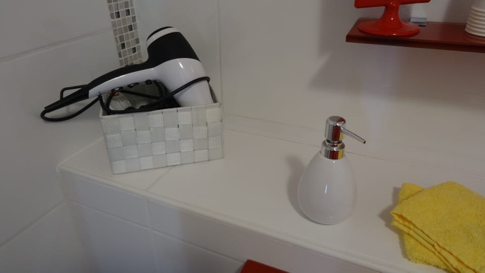 Premium Studio, 1 King Bed, Fireplace, Garden View | Bathroom | Shower, rainfall showerhead, free toiletries, hair dryer