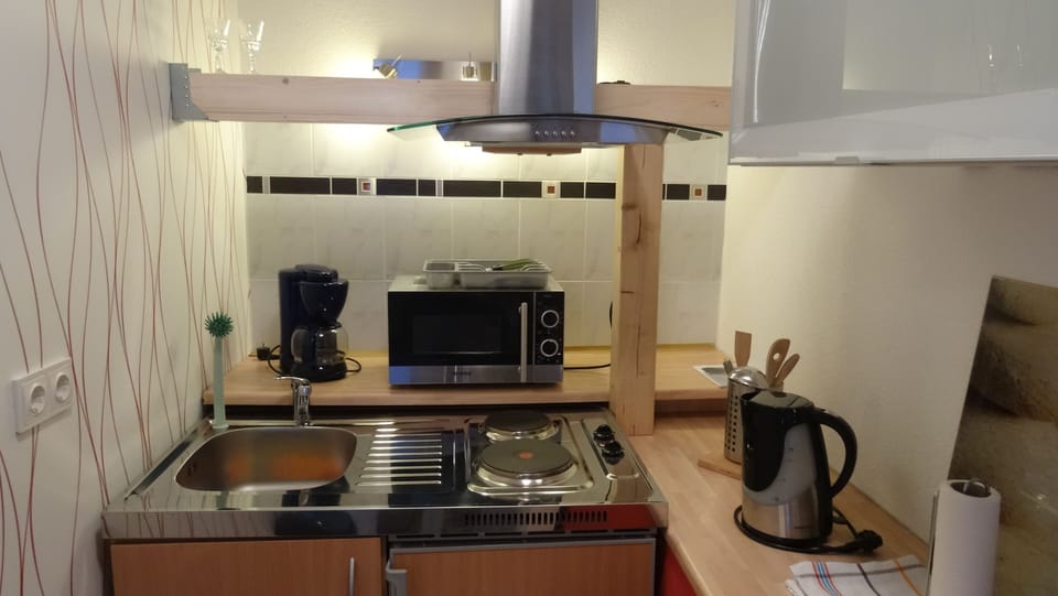 Premium Studio, 1 King Bed, Fireplace, Garden View | Private kitchenette | Shared fridge, microwave, coffee/tea maker, electric kettle
