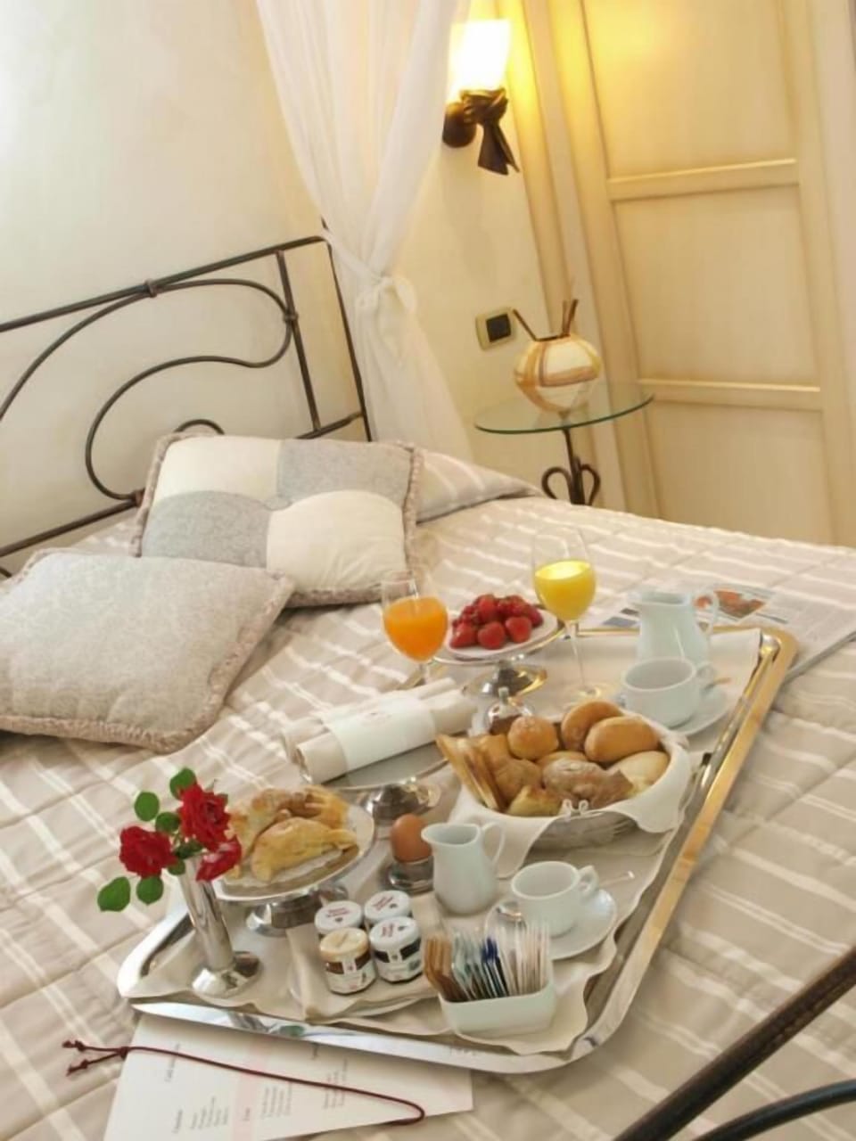 Superior Suite, Private Pool | In-room safe, desk, free WiFi, bed sheets