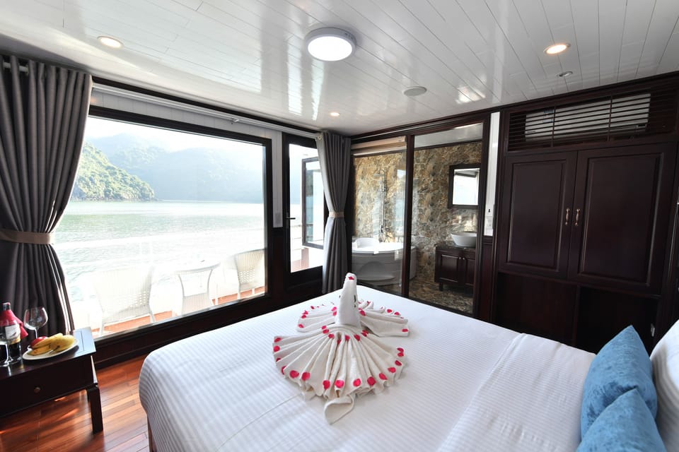 Senior Suite, Balcony (FREE Two-way Transfer Service) | Down comforters, minibar, in-room safe, desk