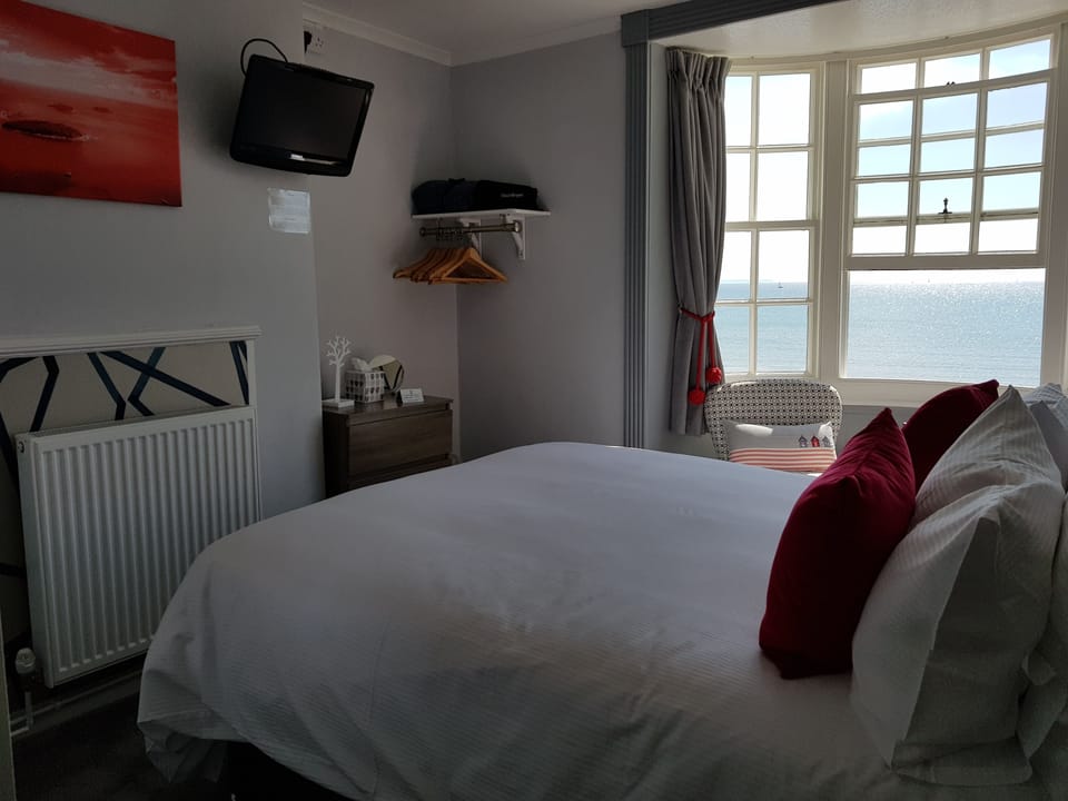 Premium Double Room, Bay View | Premium bedding, iron/ironing board, free WiFi, bed sheets