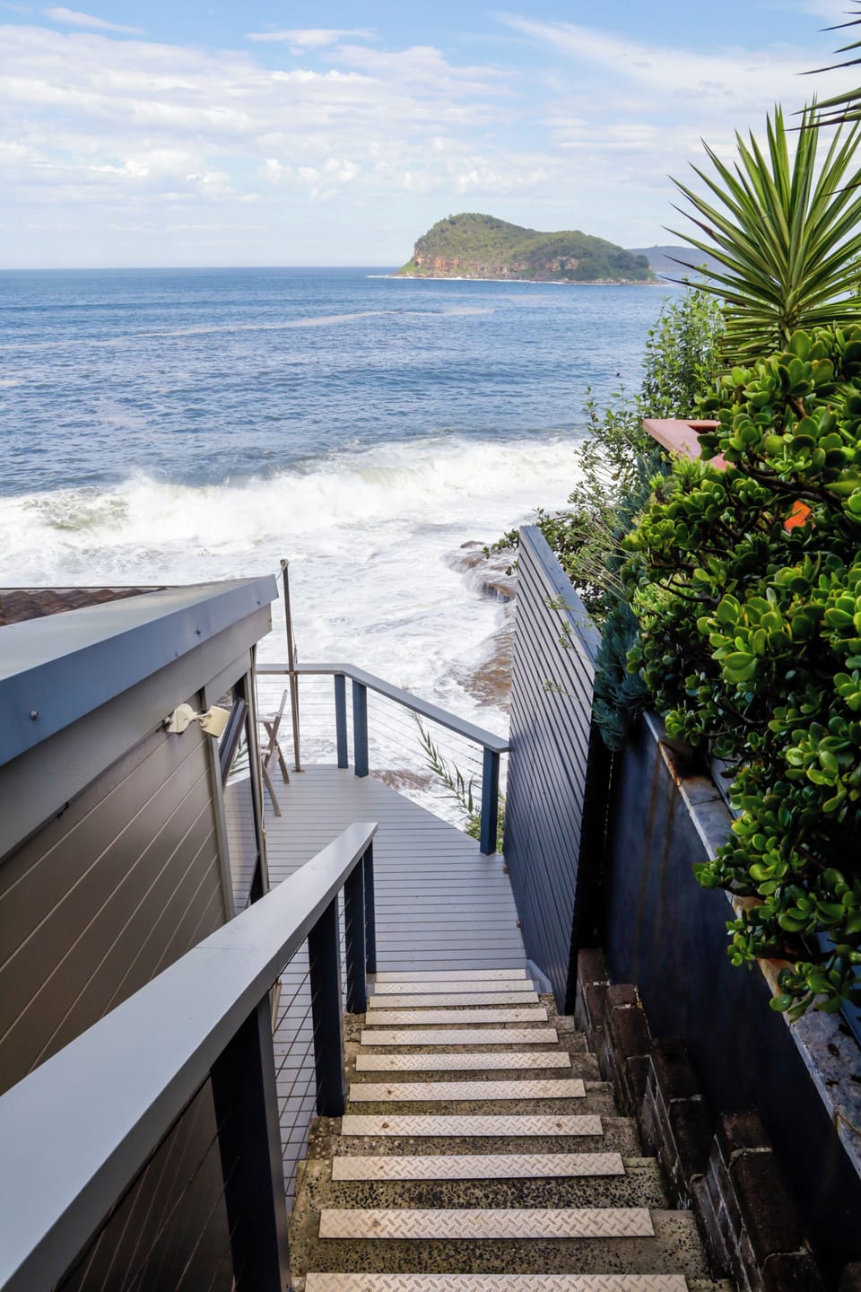 The private access to the apartment