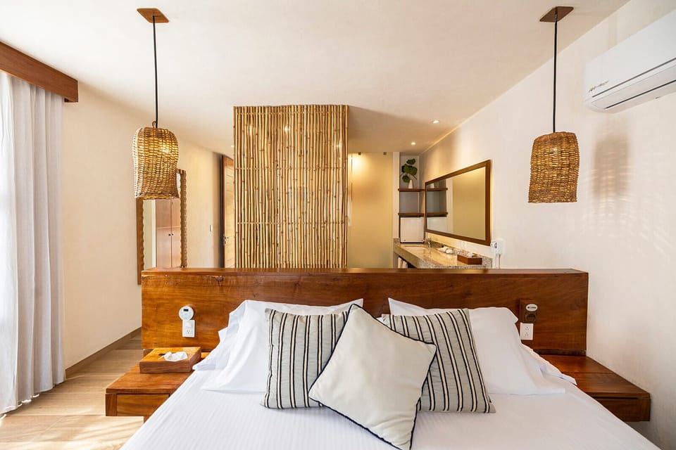 Suite Plus | Egyptian cotton sheets, premium bedding, down comforters