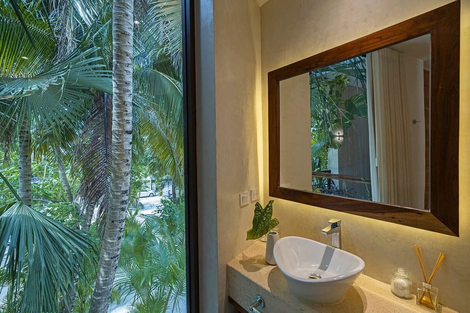Comfort Double Room, 1 Queen Bed, Non Smoking, Partial Sea View | Bathroom | Shower, rainfall showerhead, designer toiletries, hair dryer