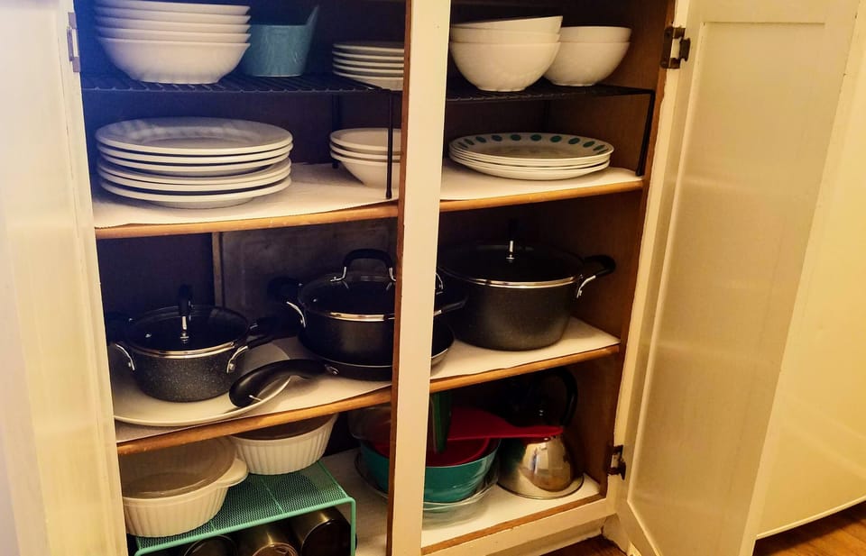 Pot and dishes availables