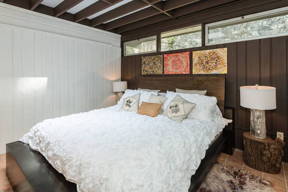 king size bed  