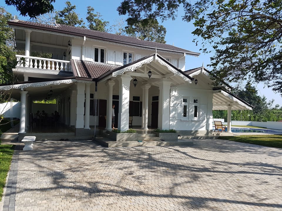 Renovated 4 bedroom colonial vila