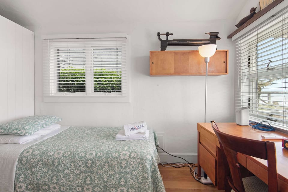 1st Floor Twin Bedroom