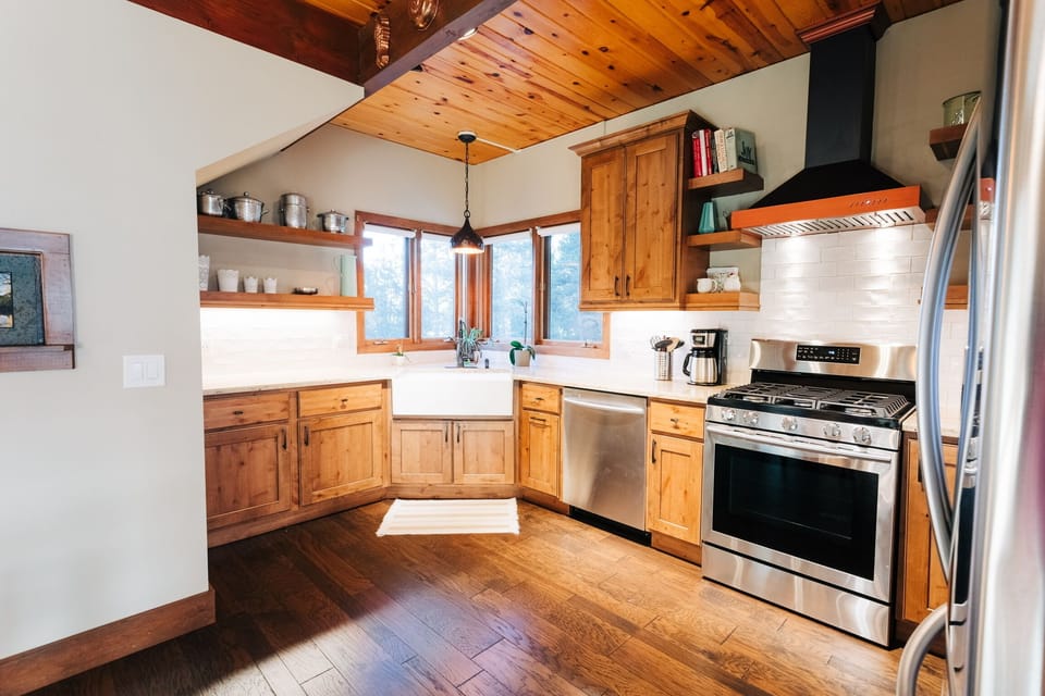 Fully equipped kitchen with everything you need to cook a meal!