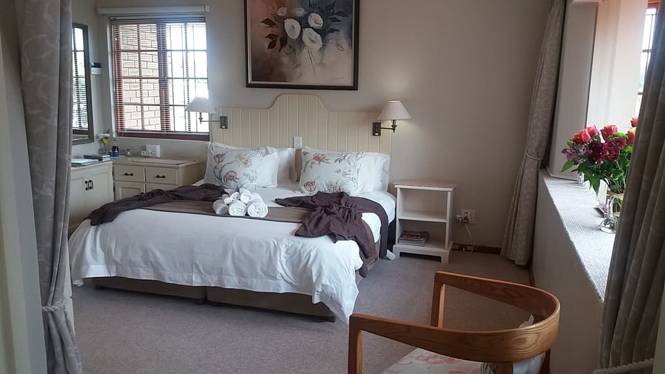 Harmony king or twin with divan bed in sitting room and en suite. $100-$130 B&B