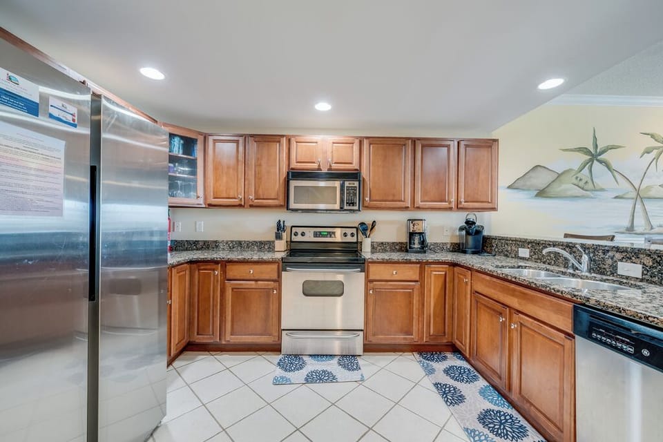 Mealtime is a Sea Breeze in this well-stocked Kitchen.