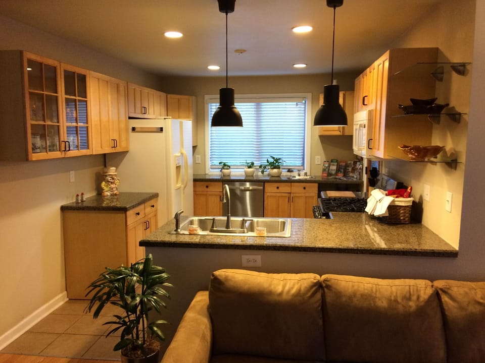 open floor plan to gourmet kitchen