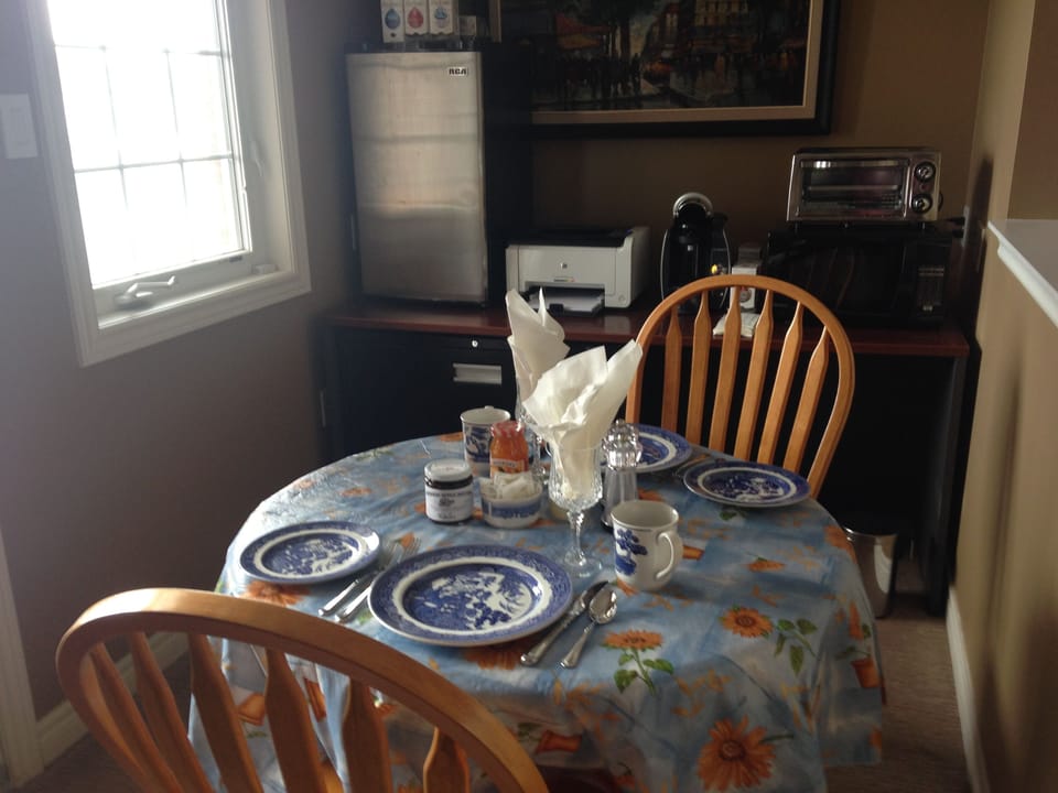 Common Coffee Area-access to second floor balcony overlooking the neighbourhood.