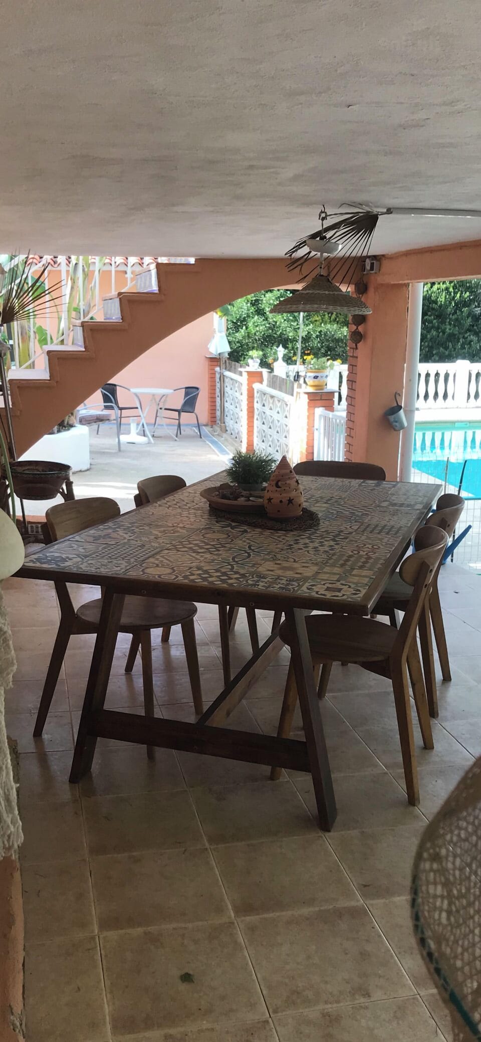 Family-table to eat outside