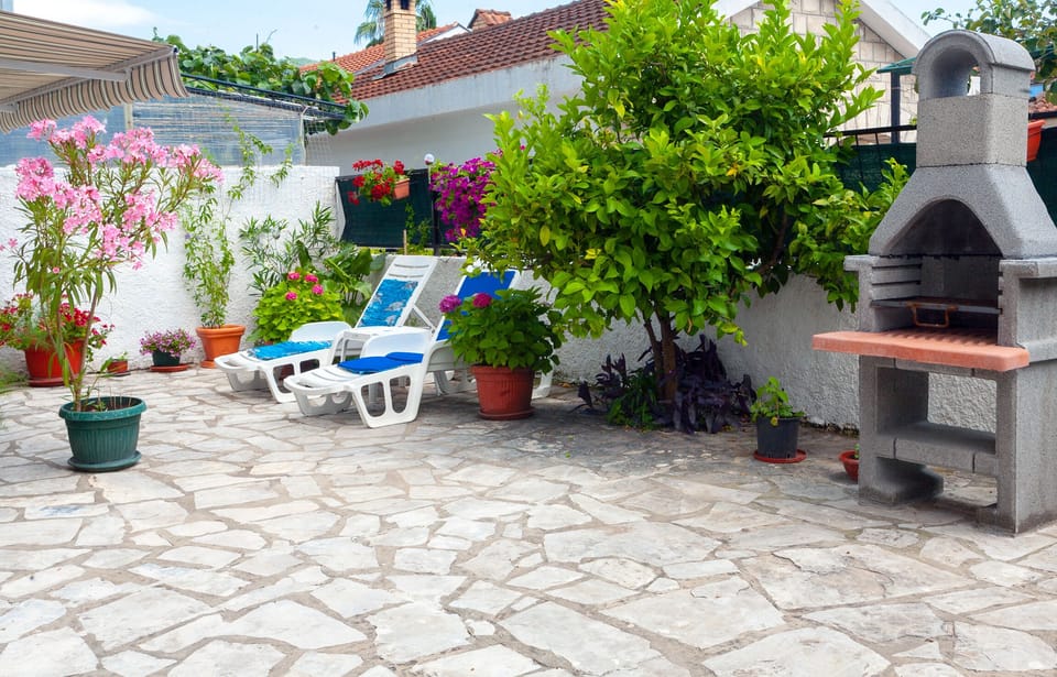 Enjoy evenings on the patio with barbeque and g&t with slice from the lemon tree