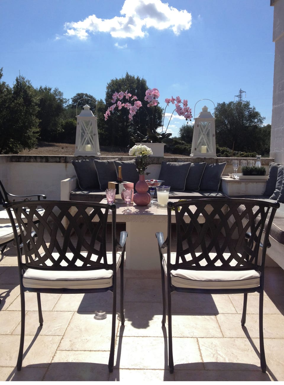APERITIFS ON THE UPPER TERRACE