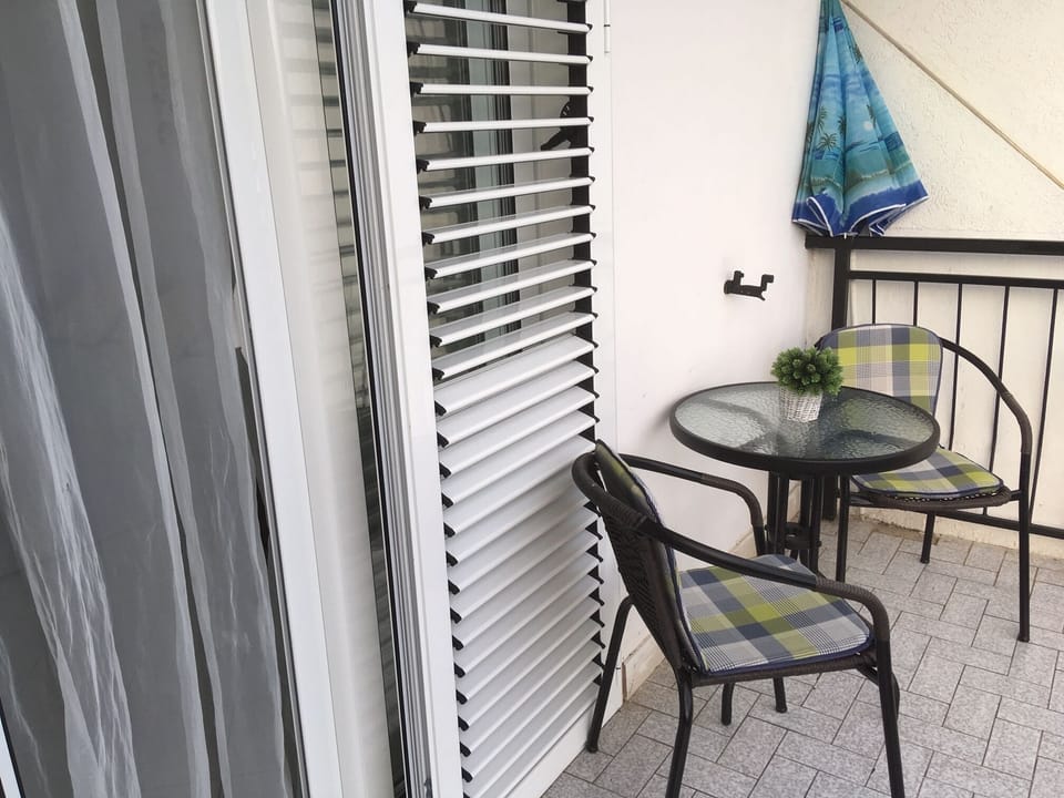 South-facing balcony with sea view