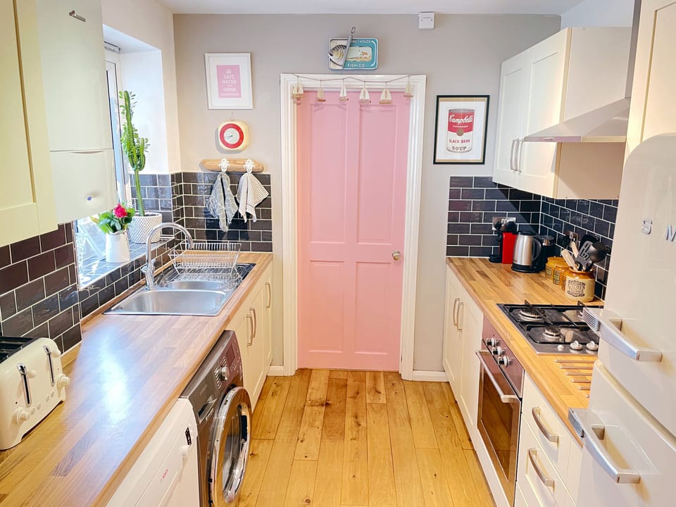 Fully equipped kitchen! We are keen cooks so you’ll have everything you need!
