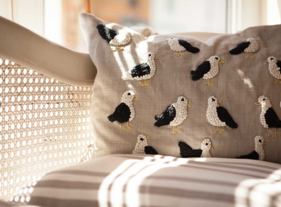 Seagull cushion