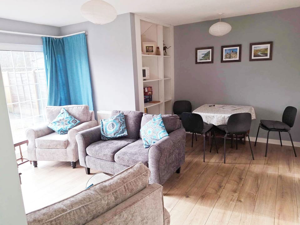 Lounge/diner with plenty of space
