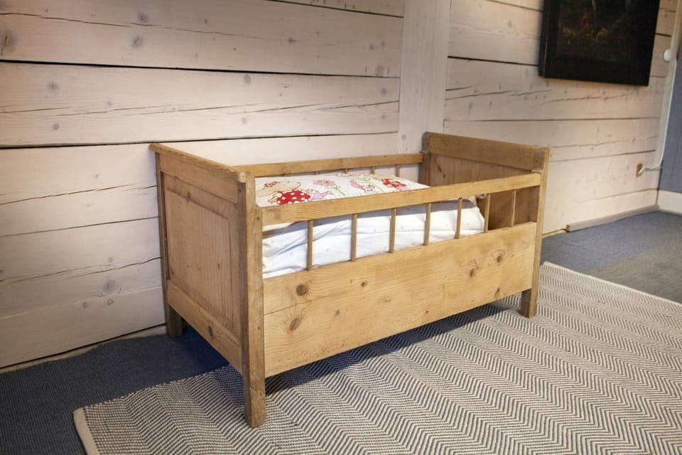 Vogtshof Rottweil baby cot