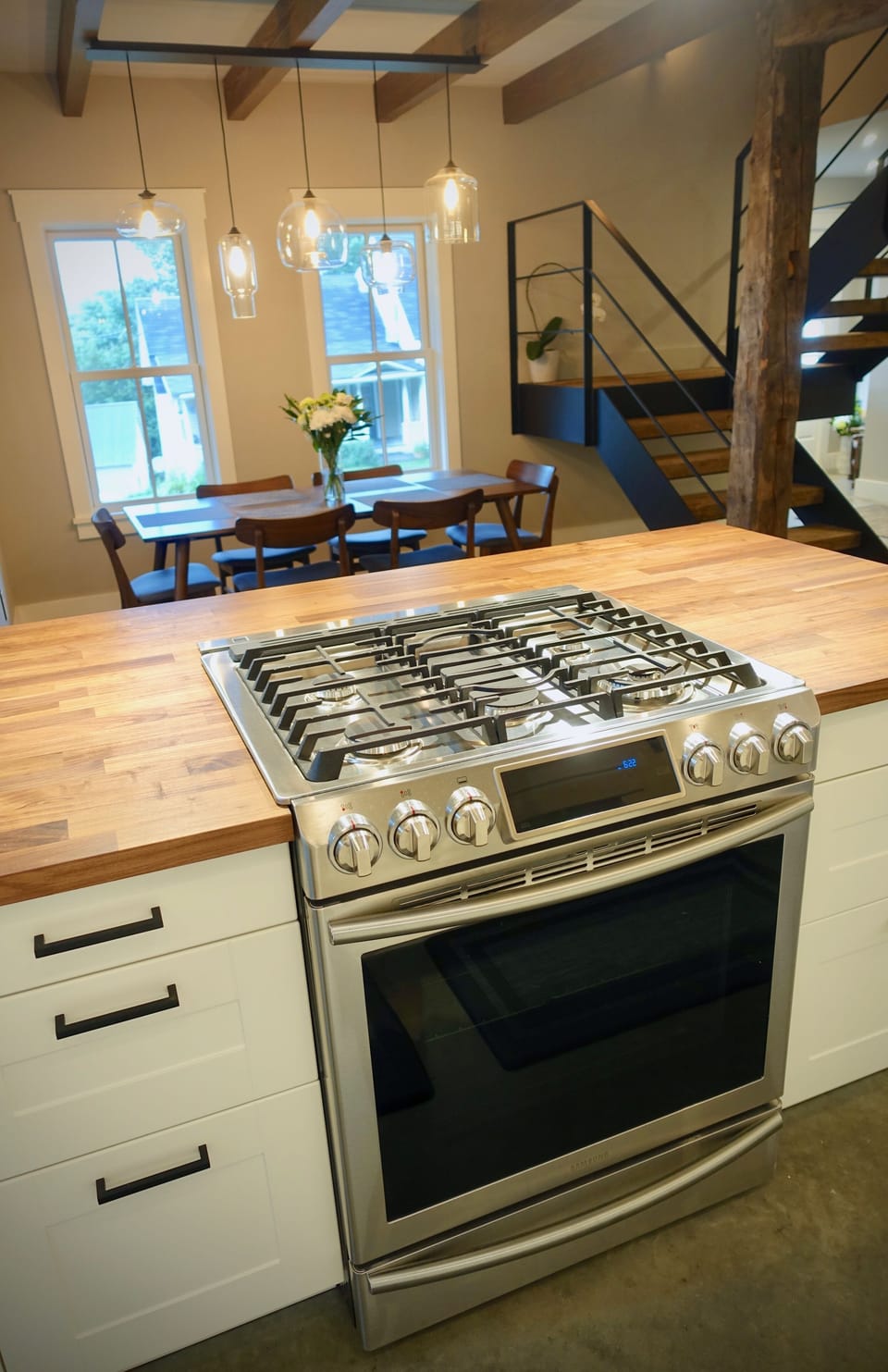 Island Oven/range with downdraft range-top vent