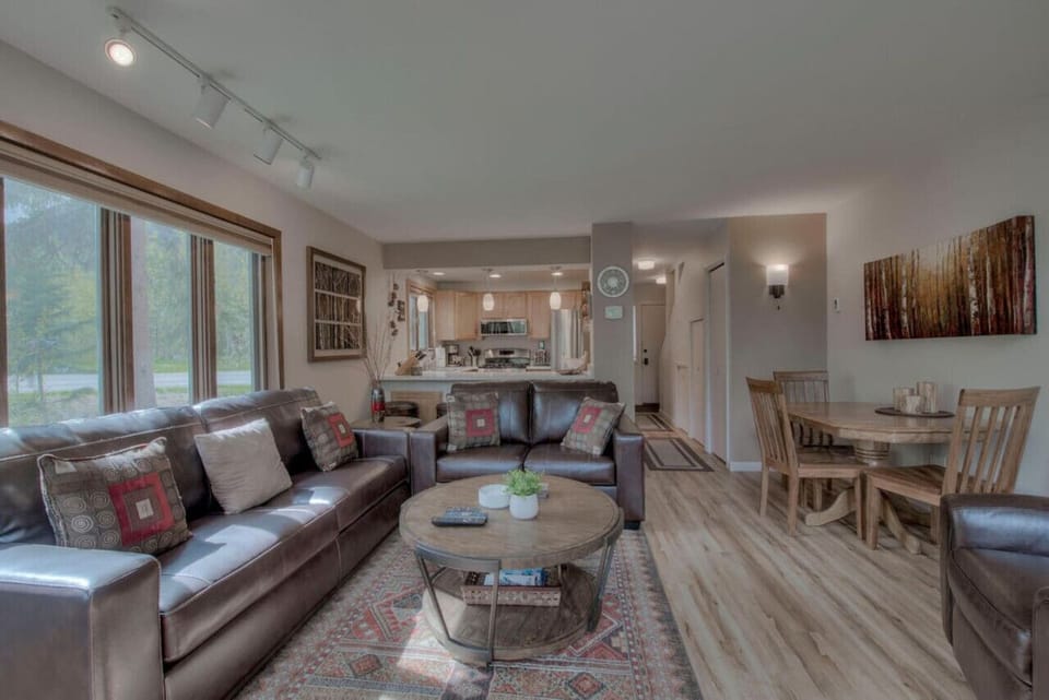 The spacious, open floor plan is perfect for any group.