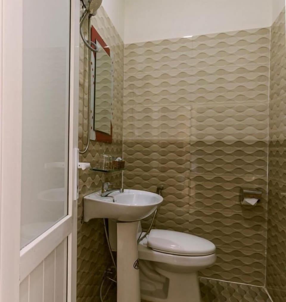 Shower, free toiletries, hair dryer, slippers