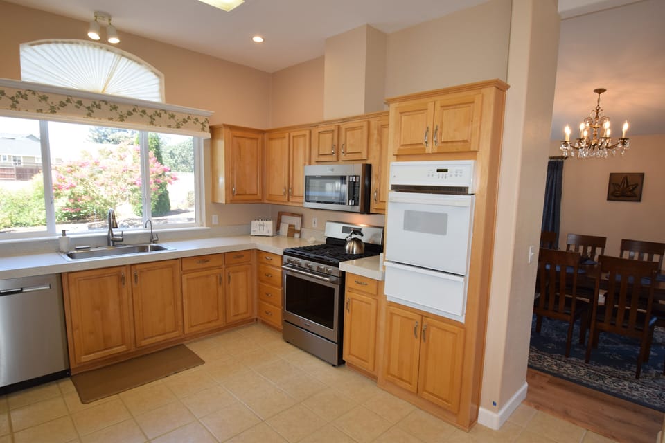 Two ovens for large meals