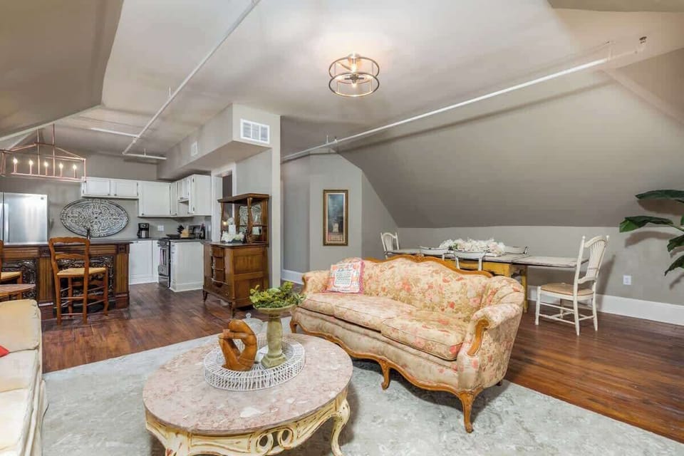 3rd floor dining / kitchen