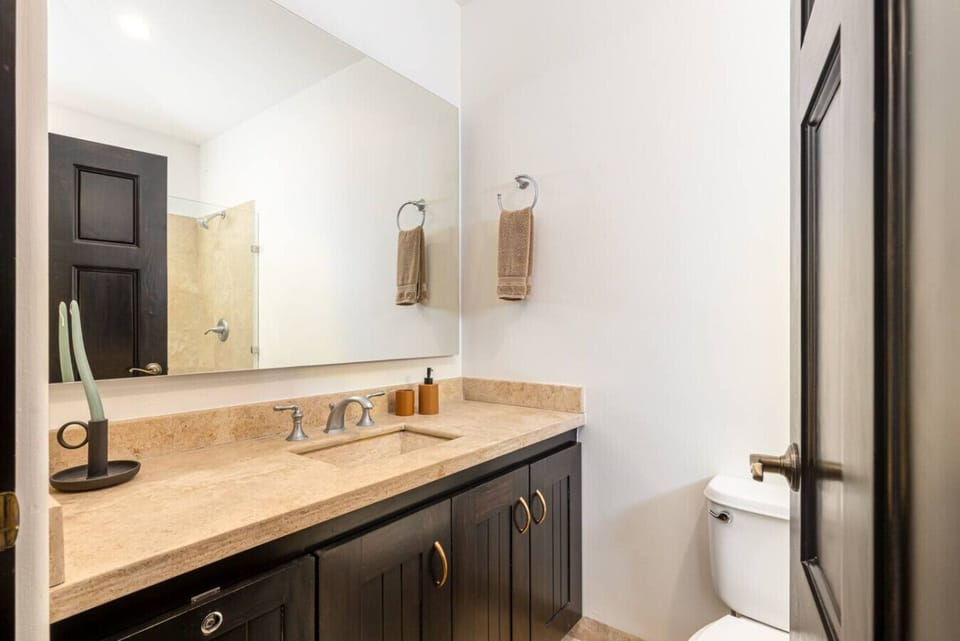 Master Bedroom bathroom