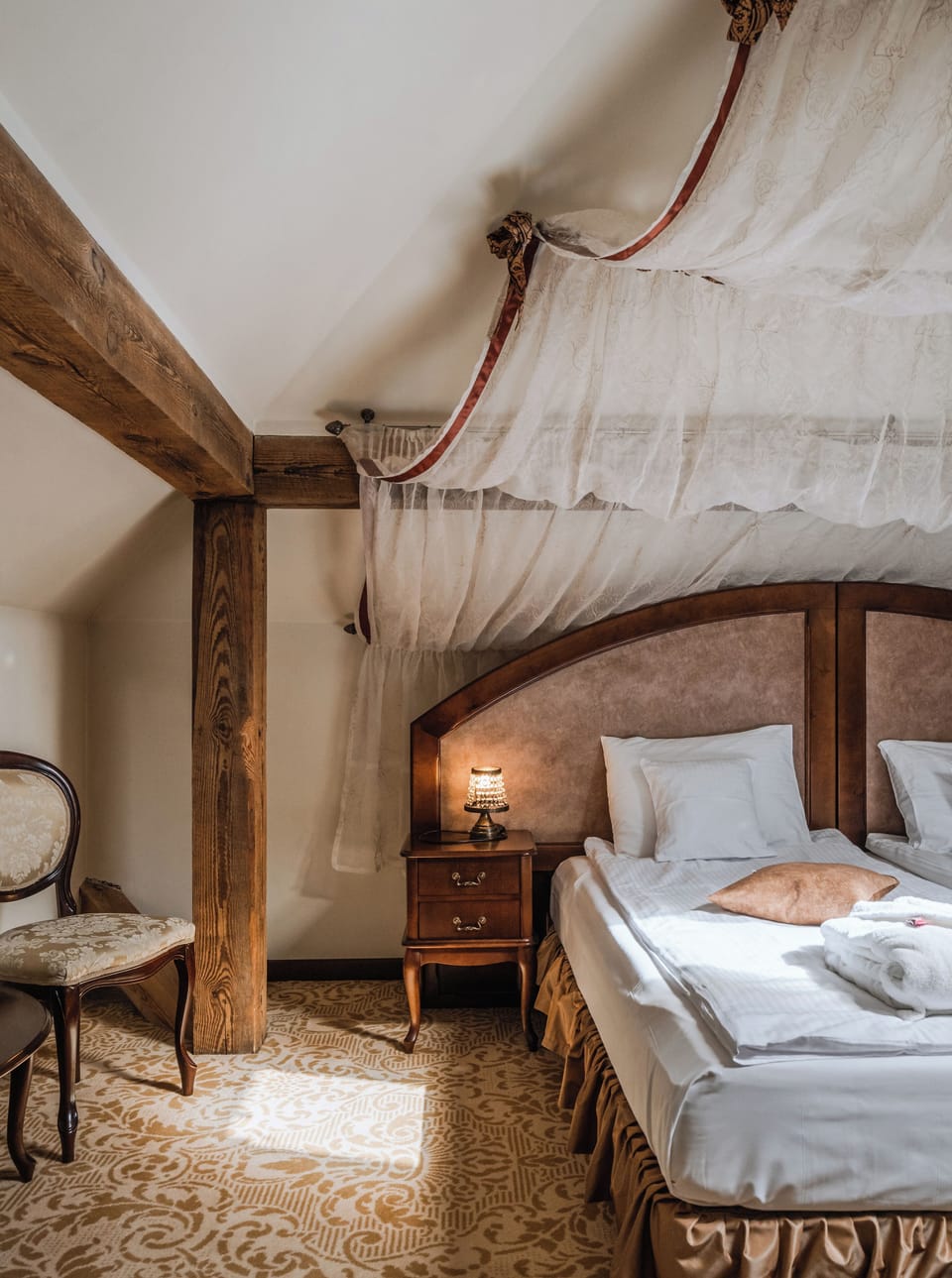 Apartment | Premium bedding, minibar, in-room safe, individually decorated