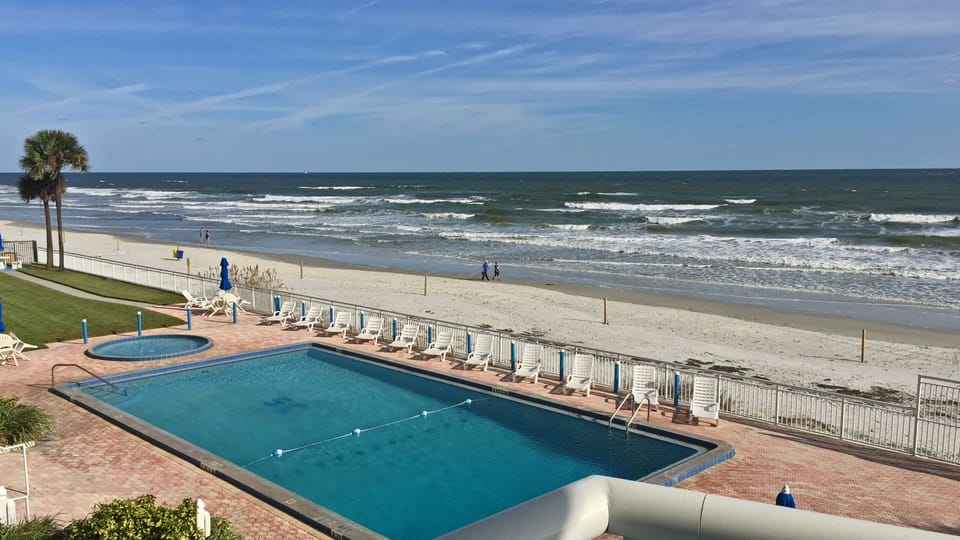 Heated pool and children's pool