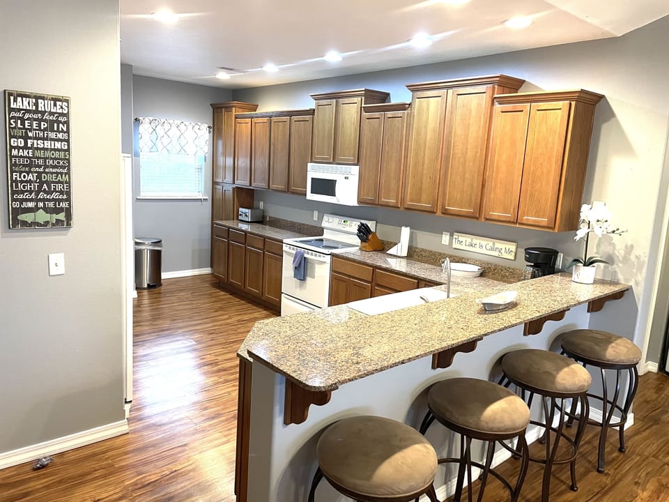 Full kitchen