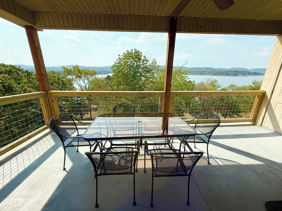Table Rock Sunset Condo by Hunter's Friend Resort on Indian Point