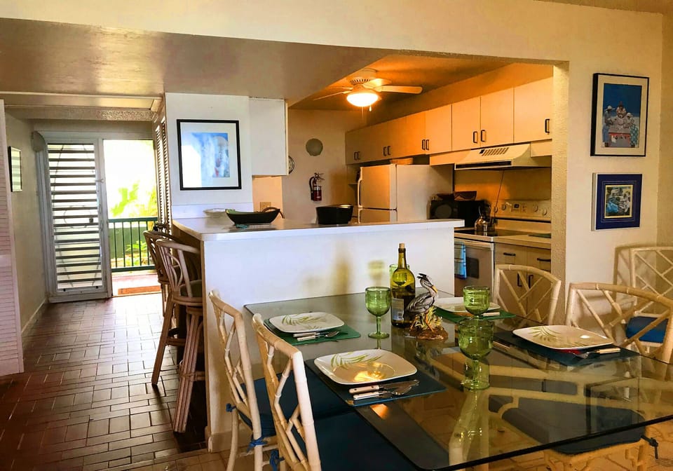 Dining area and breakfast bar