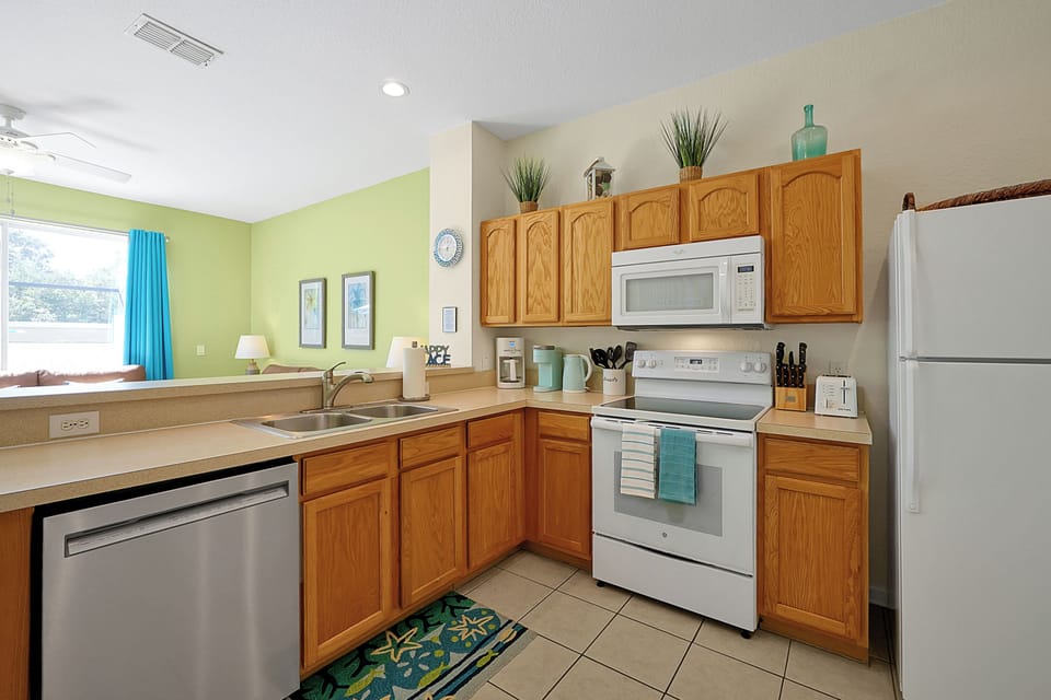 Create a meal or grab a snack with the whole family and the open concept design!