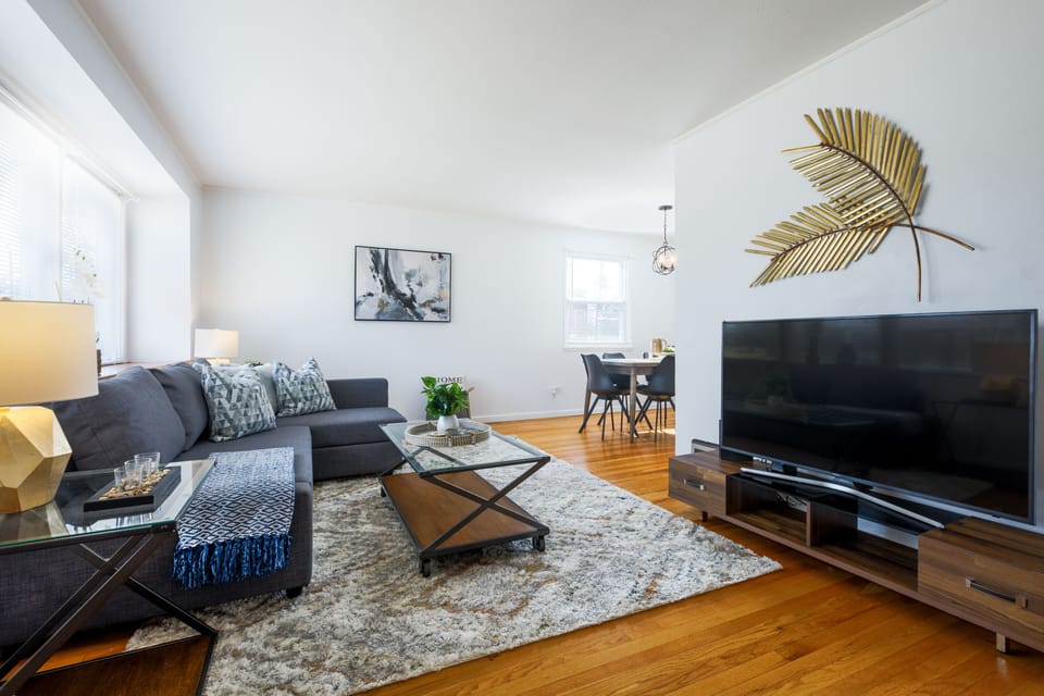 Livingroom with a 55" TV 