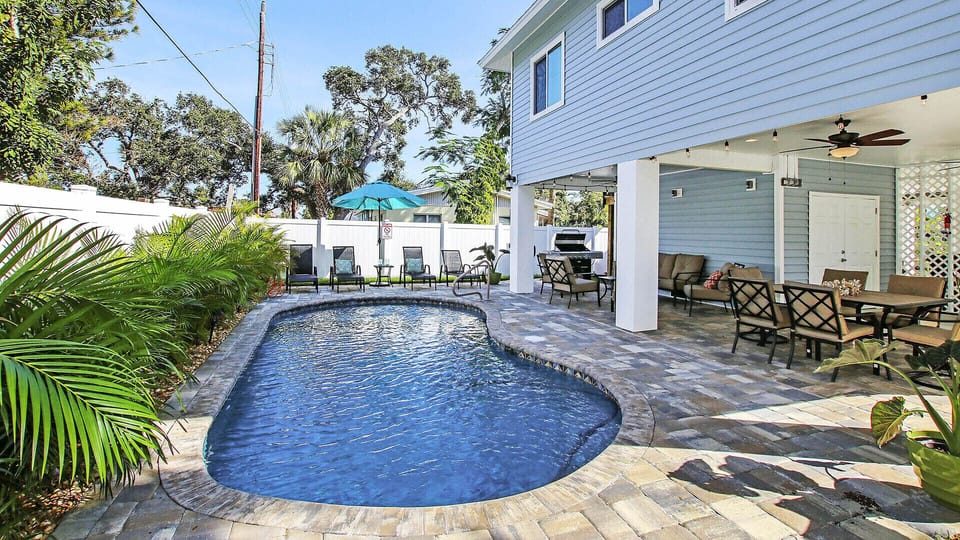 Relaxing private pool