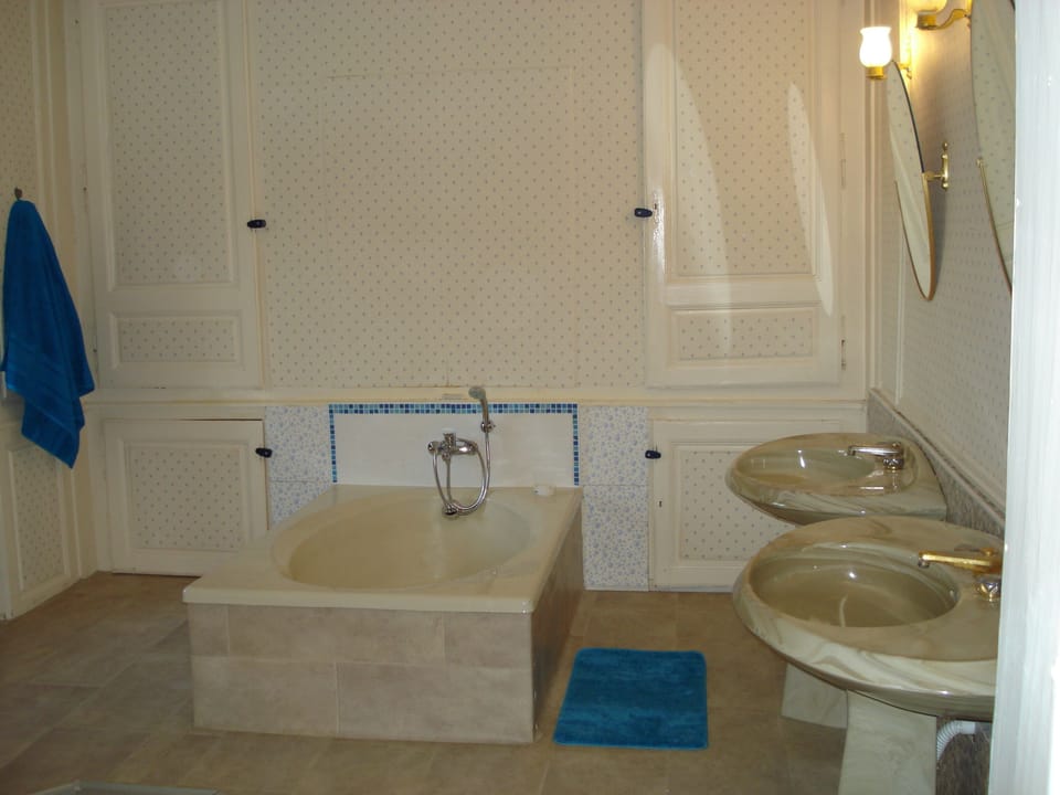Large full master bathroom 